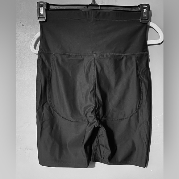 Spandex shorts with removable butt pads. (C5) - Picture 2 of 5